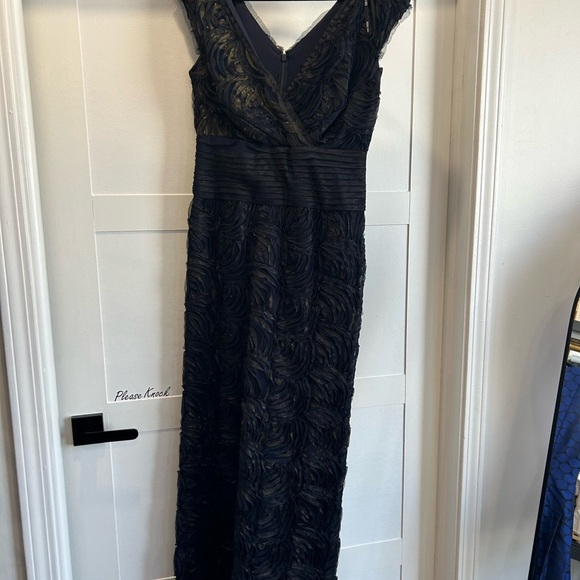Tadashi Shoji navy and golf mesh floor length gown size 6 - Picture 3 of 6
